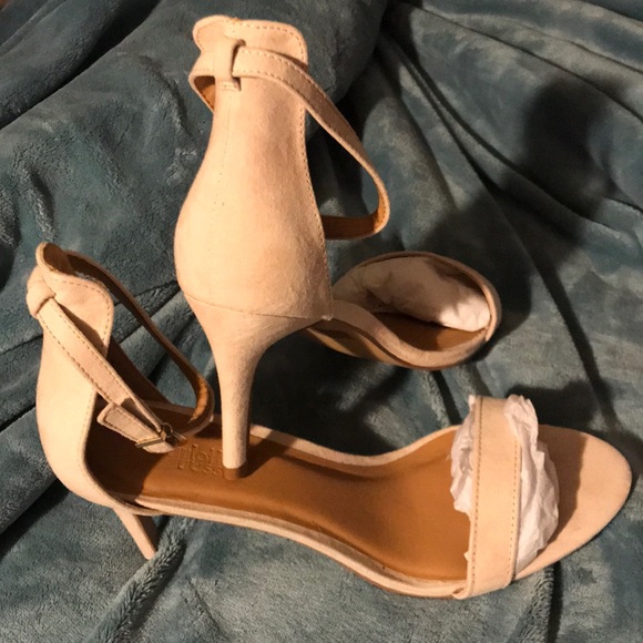 Nude heels - Picture 2 of 3